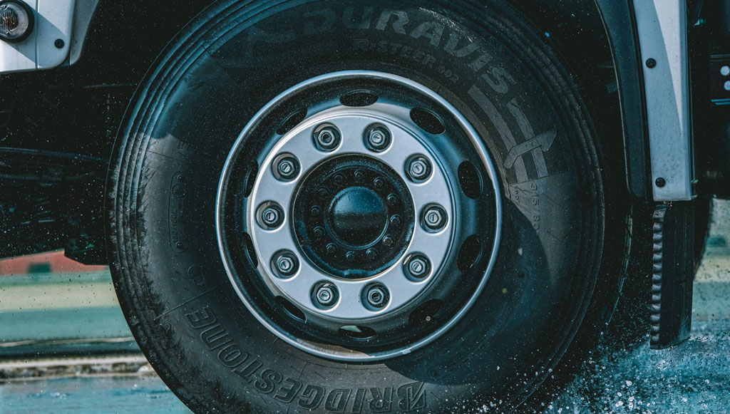 02 - Bridgestone-Duravis-R002