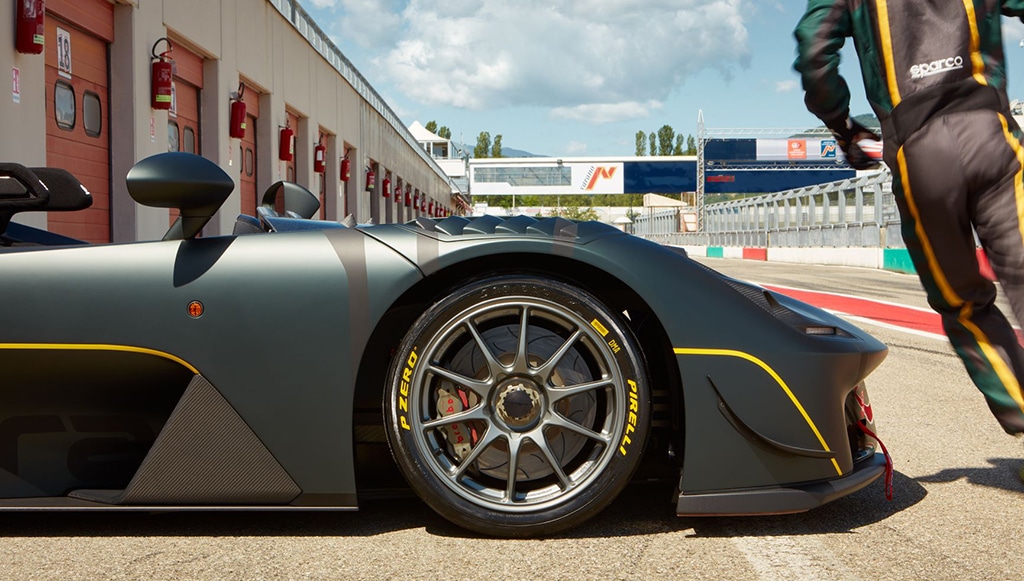 08 - pneus-slick-pirelli-P-zero-1
