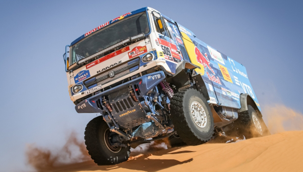 12 - Goodyear-renova-parceria-com-KAMAZ-master-e-PETRONAS