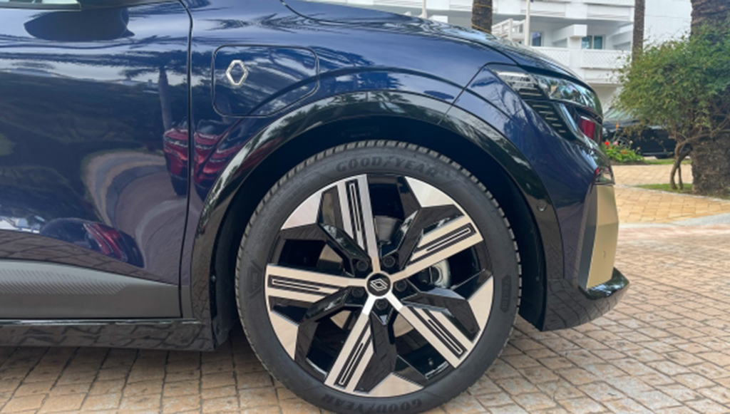 08 - Goodyear equipa Mégane E TECH Electric