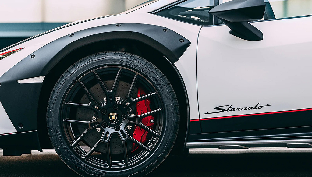 01 - Lamborghini Huracan Sterrato ‘calca pneus Bridgestone