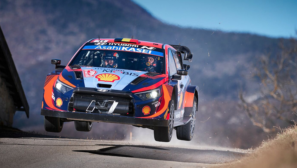 01 - Pneus Macios e Supermacios Pirelli fazem historia em Monte Carlo 1